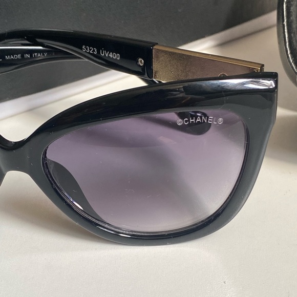 ‼️SOLD‼️Chanel sunglasses - Picture 3 of 9
